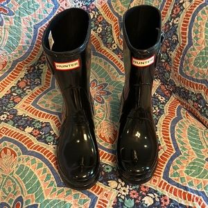 Hunters Short Gloss Boots. Size 7.